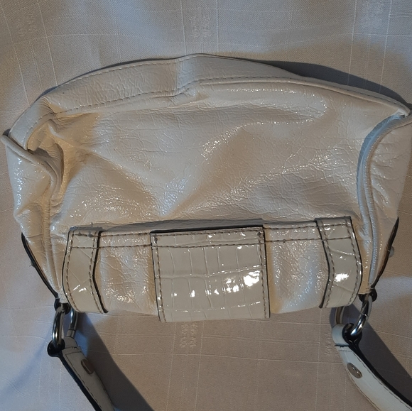 Guess purse - Picture 2 of 3